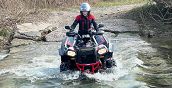 Escursione guidata in quad in partenza da Costermano sul Garda con vista panoramica.