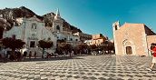 Esperienza di street food per le strade di Taormina