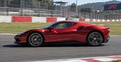 Ferrari 296 GTB in pista all'Autodromo Internazionale del Mugello