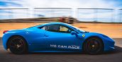 Pilota alla guida di una Ferrari 458 Italia sul tracciato del Circuito del Velturno a Limatola