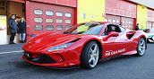 Ferrari F8 Tributo sul circuito di Pergusa durante un'esperienza di guida sportiva