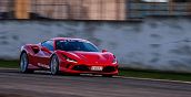 Giro in pista su Ferrari F8 Tributo rossa sul circuito di Limatola in Campania