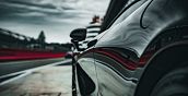 McLaren 750S parcheggiata nei box di Muro Leccese pronta per il test drive