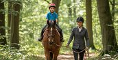 Passeggiata a cavallo nel boschetto di Montignoso, guidata da un istruttore