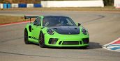Esperienza di guida con la Porsche 911 GT3 RS sportiva sul circuito automobilistico di Bari