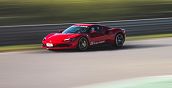 Idea regalo Ferrari bambini Enna con la Ferrari 812 Superfast in circuito
