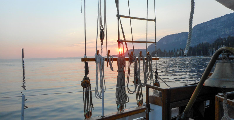 Escursione in barca a vela al tramonto - Gardasee-1