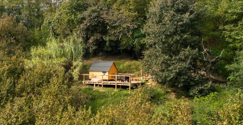 StarsBOX immersa nel noccioleto e nel bosco a Sessant Asti