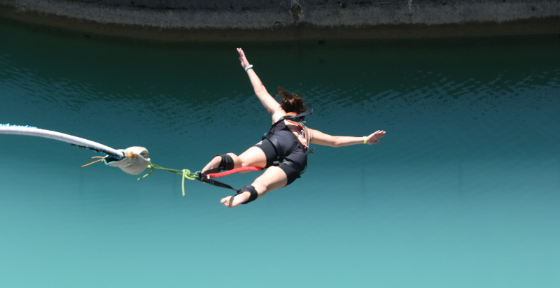 Lancio nel vuoto di 50 metri alla diga di Staudamm in Austria