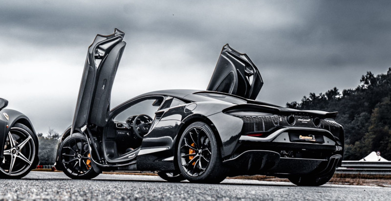 Test drive della McLaren Artura al Tazio Nuvolari