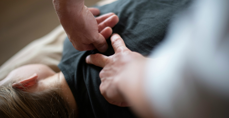 Massaggio osteopatico rilassante in studio a Milano