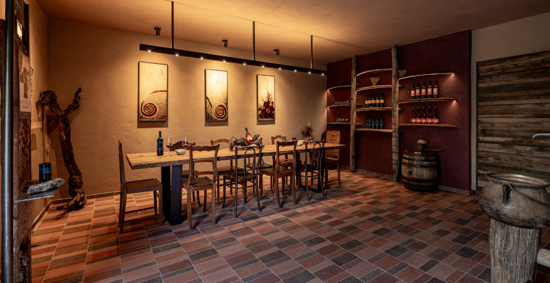 sala degustazioni presso bio weingut sanin a magrè sulla strada del vino