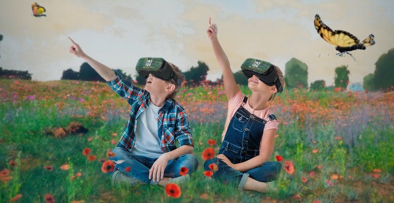 Esperienza visore VR esplorando i quadri di Monet Milano