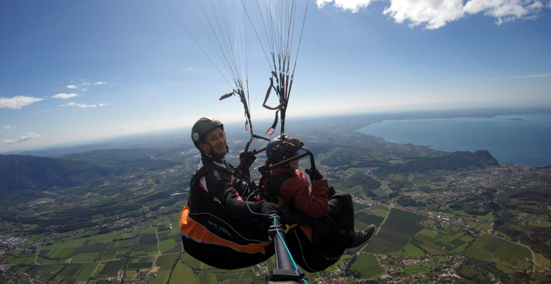 volo in parapendio biposto dal monte baldo lago di garda vicino