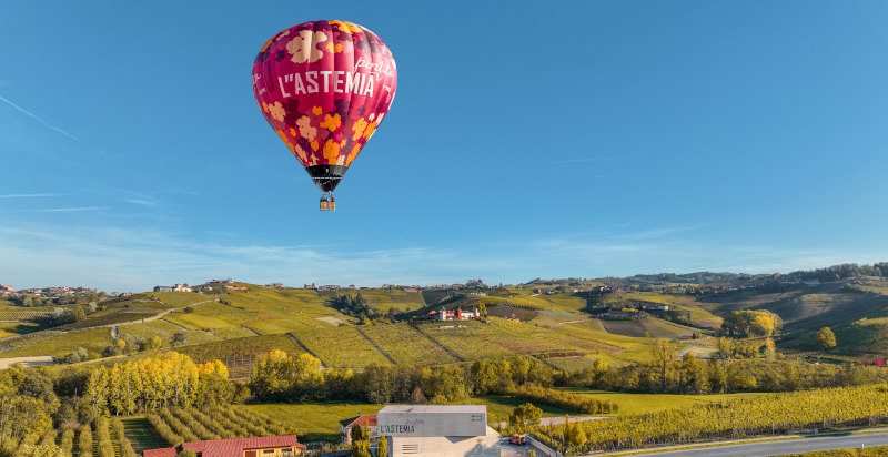 Volo in mongolfiera in esclusiva per due persone a Barolo
