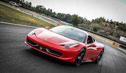 regalo uomo guidare ferrari