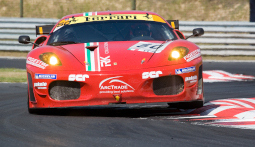 guidare Ferrari Challenge su pista regalo uomo