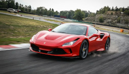 guidare una ferrari f8 tributo in pista