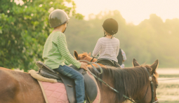 passeggiata a cavallo per bambini